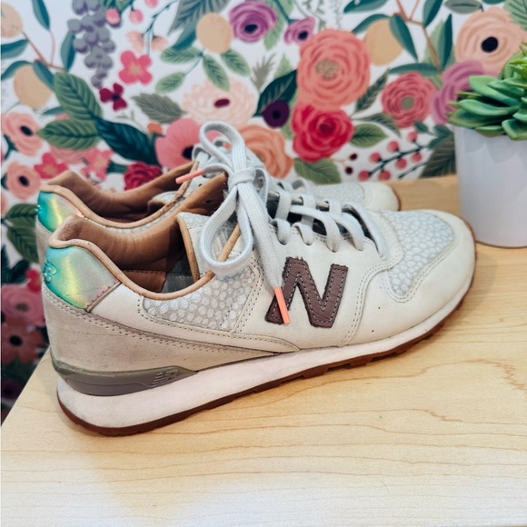 New Balance Women's Cream/Gold/Tan Casual Sneakers Sz 9​​​ - Picture 4 of 8